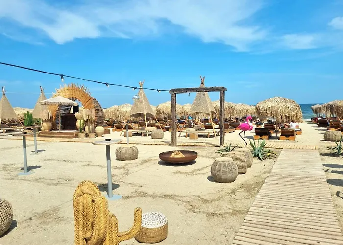 Arrogance Sunrise View - Infinity Pool & Apartment Navodari